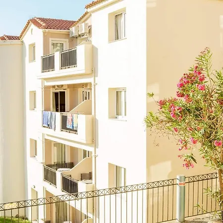 Orion Star Aparthotel 3*